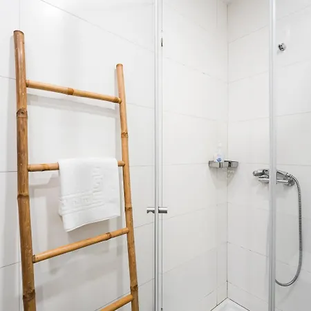 Bookstay Tear45 Avenue أفيرو